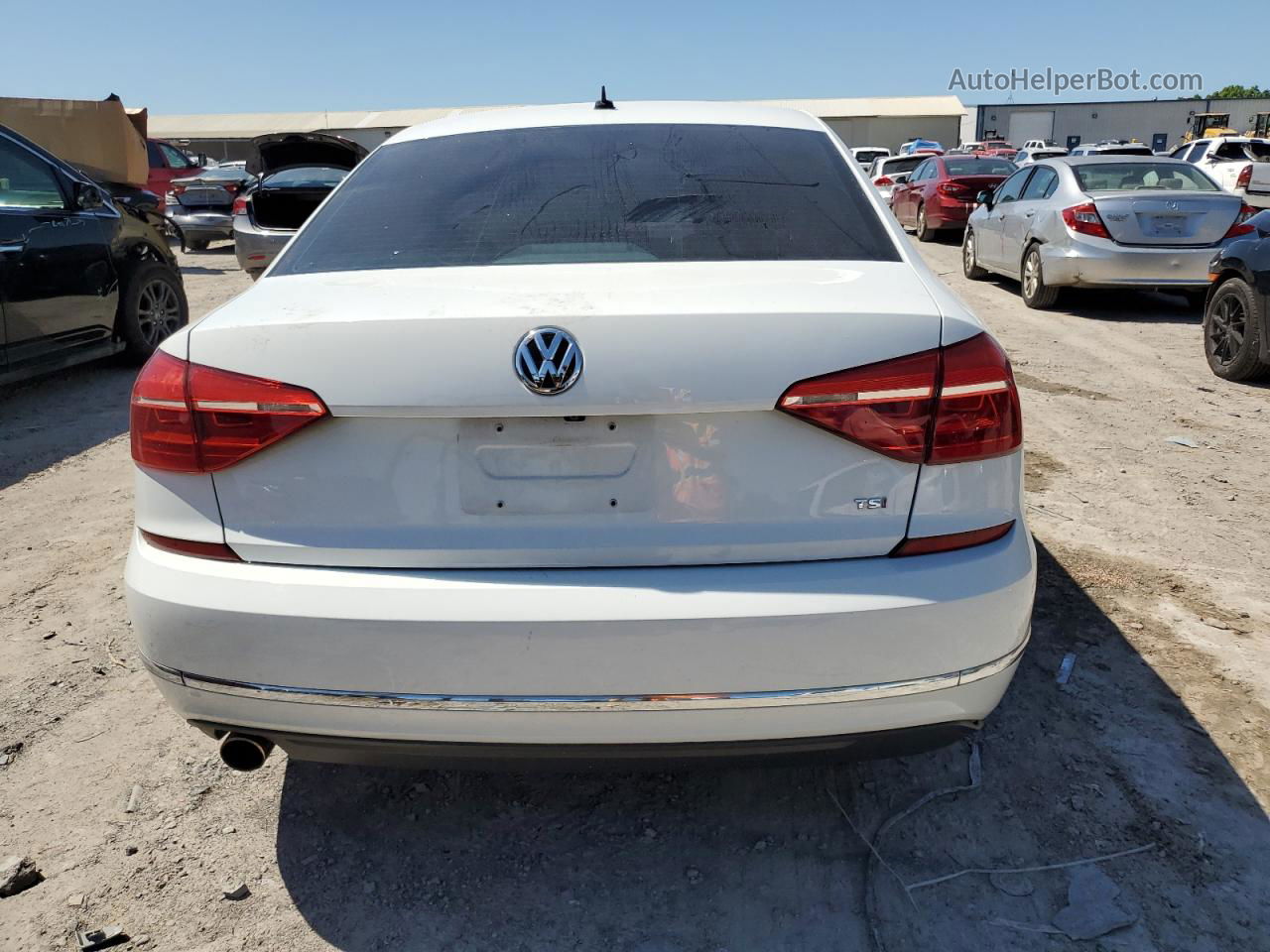 2016 Volkswagen Passat S Белый vin: 1VWAT7A35GC003463