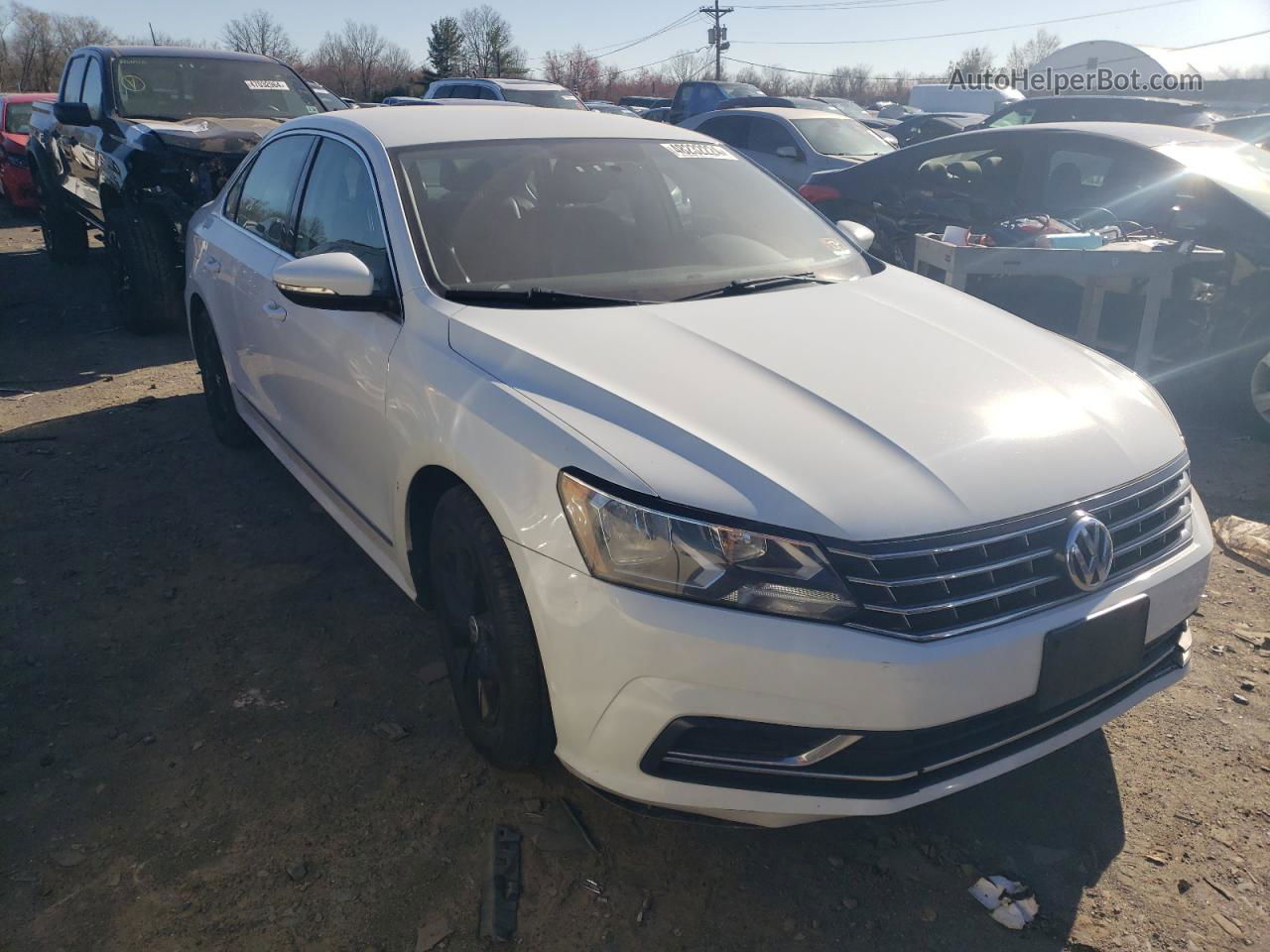 2016 Volkswagen Passat S Белый vin: 1VWAT7A35GC020585