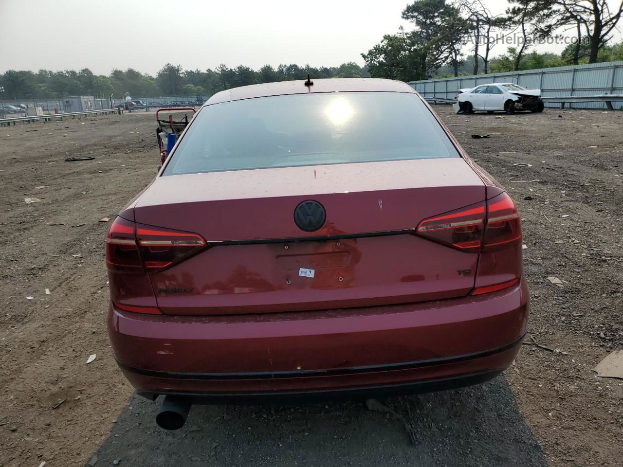 2017 Volkswagen Passat S Burgundy vin: 1VWAT7A35HC004565