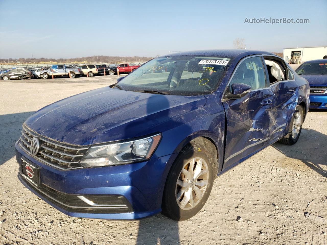 2017 Volkswagen Passat S Синий vin: 1VWAT7A35HC010754