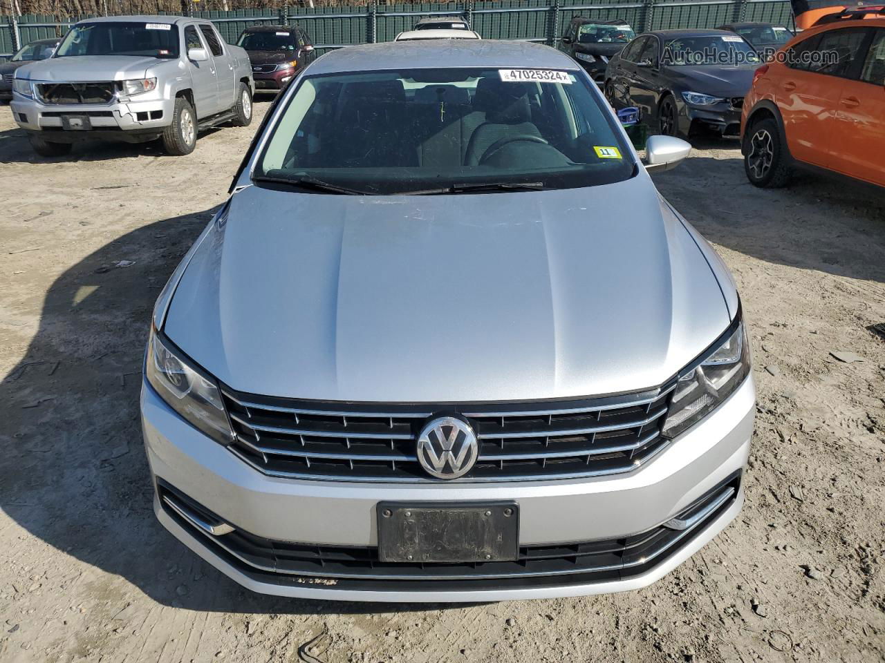 2017 Volkswagen Passat S Серебряный vin: 1VWAT7A35HC017784