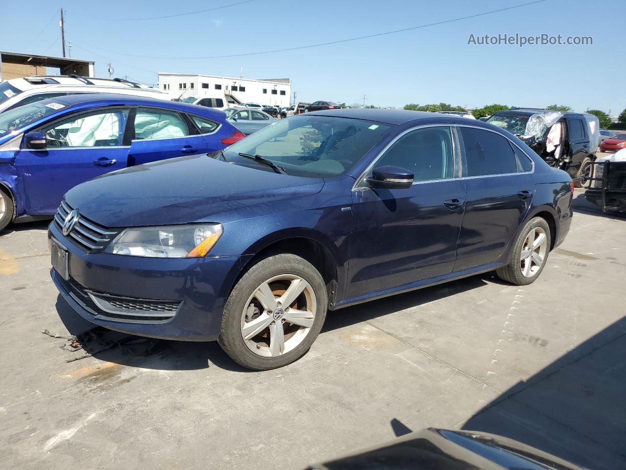 2014 Volkswagen Passat S Синий vin: 1VWAT7A37EC044190