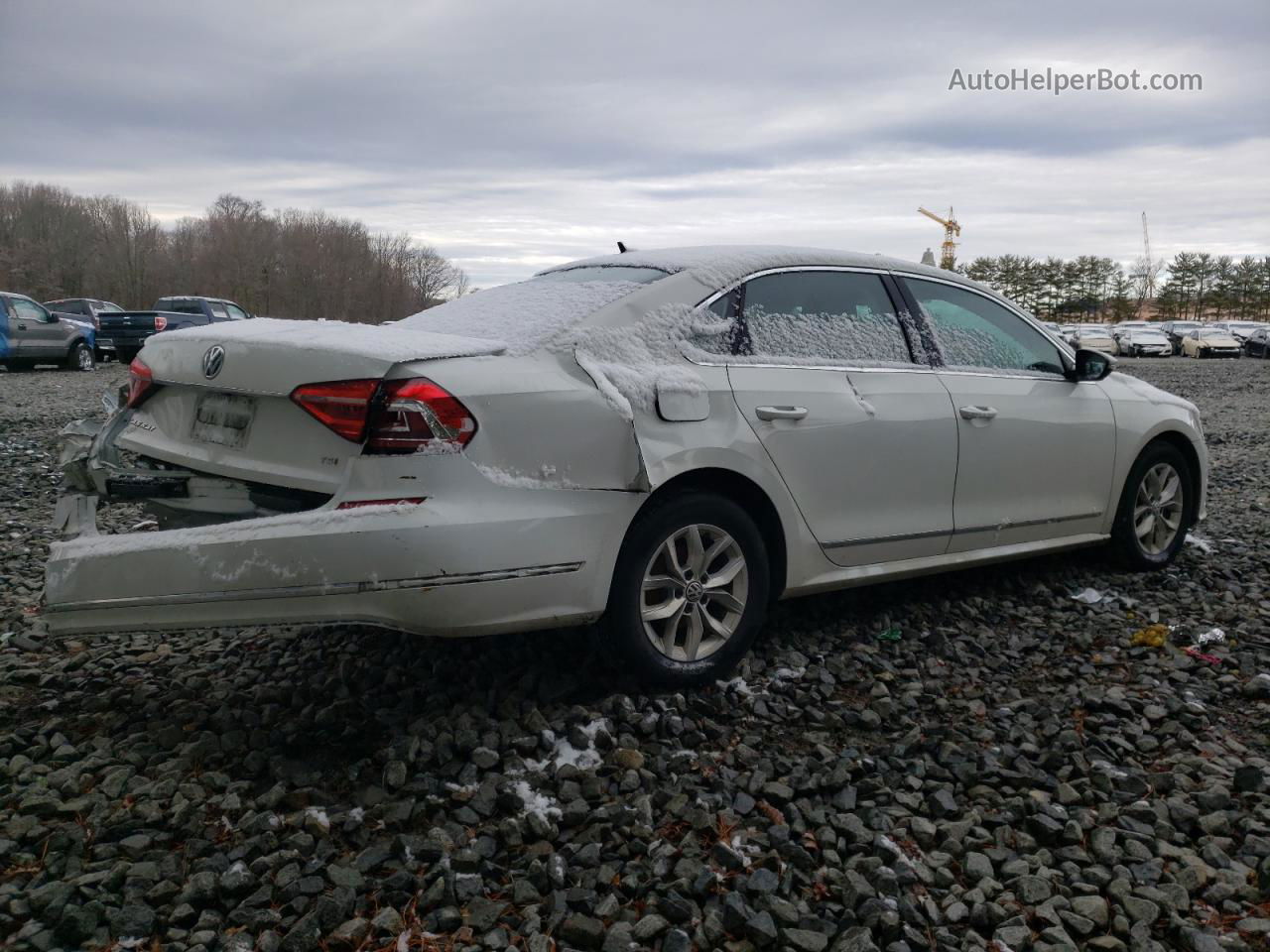 2016 Volkswagen Passat S Белый vin: 1VWAT7A37GC023942