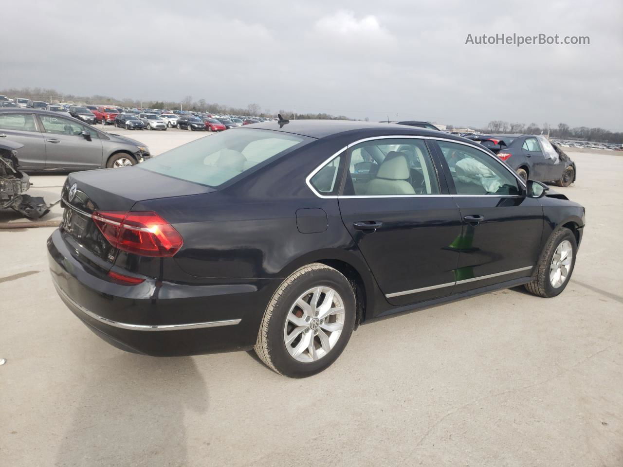 2017 Volkswagen Passat S Черный vin: 1VWAT7A37HC040970