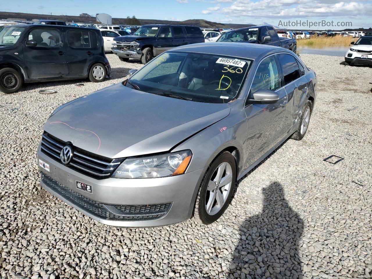 2014 Volkswagen Passat S Серебряный vin: 1VWAT7A38EC029052