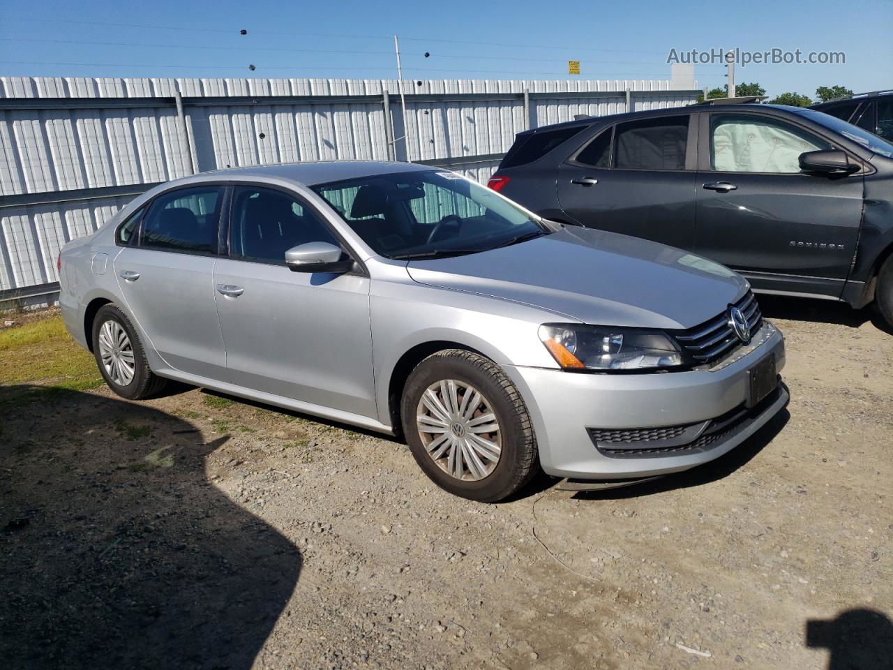 2014 Volkswagen Passat S Серебряный vin: 1VWAT7A38EC049320