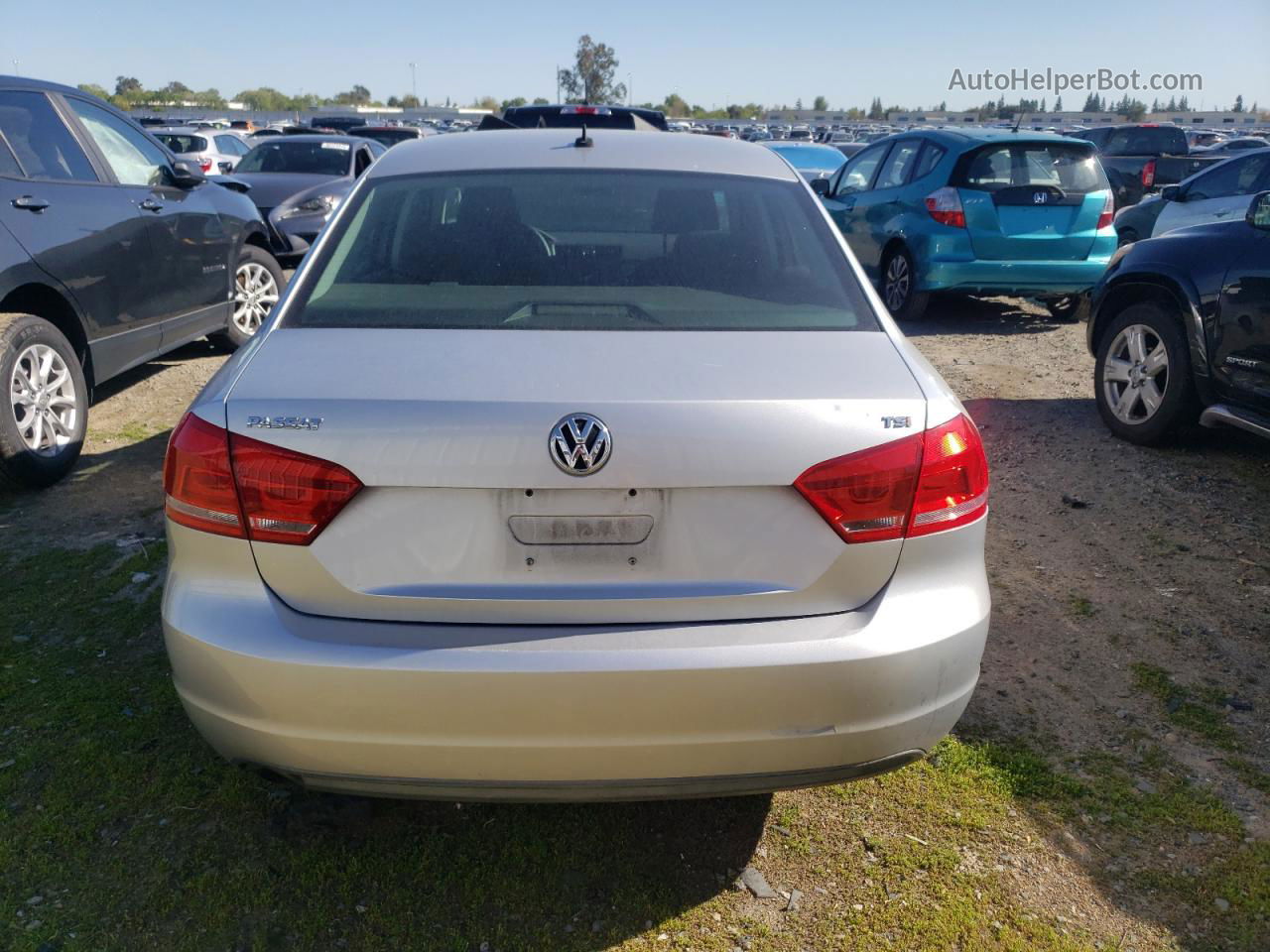 2014 Volkswagen Passat S Серебряный vin: 1VWAT7A38EC049320