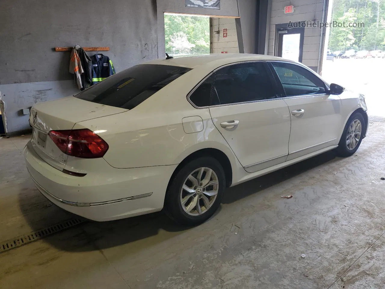 2016 Volkswagen Passat S White vin: 1VWAT7A38GC048591