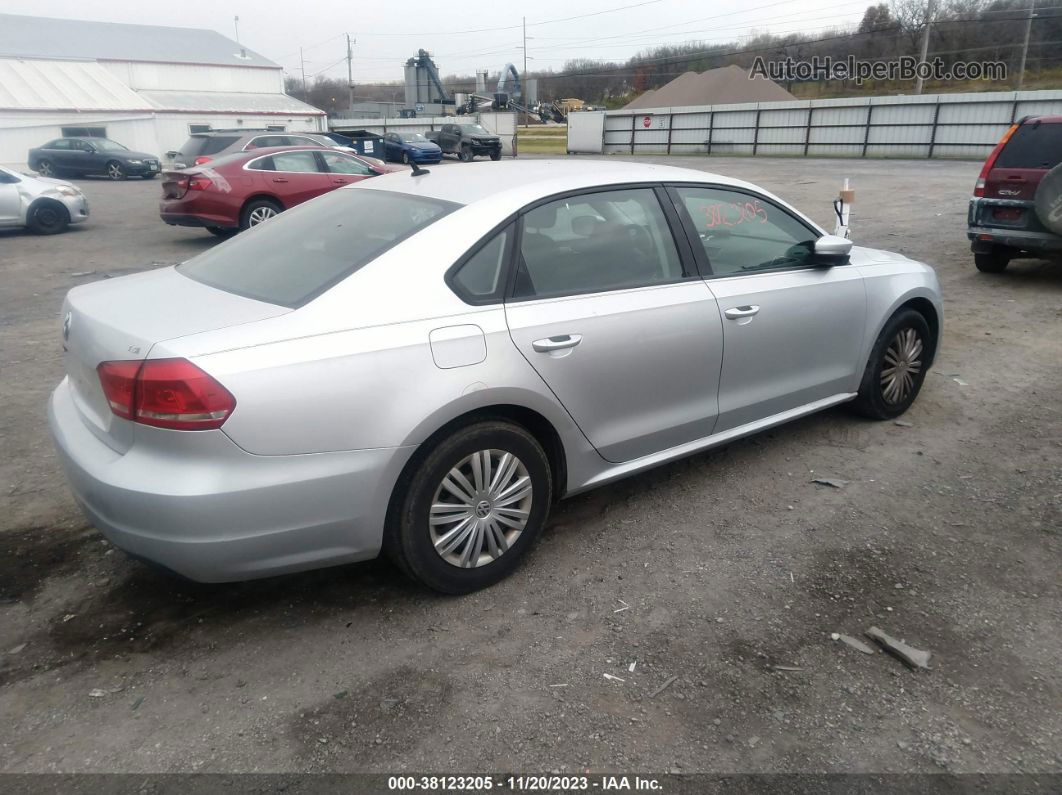 2014 Volkswagen Passat 1.8t S Серебряный vin: 1VWAT7A39EC031294