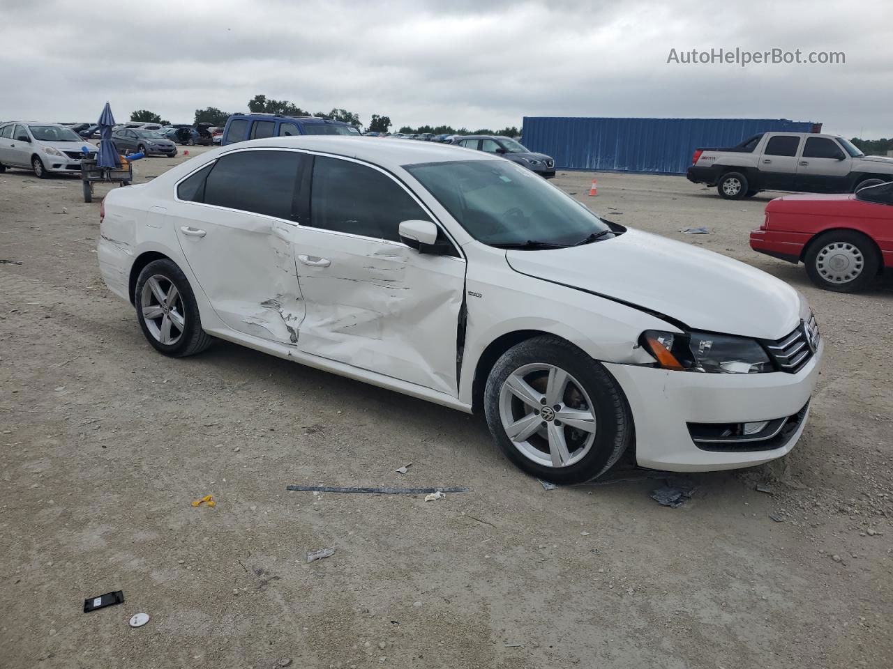 2015 Volkswagen Passat S Белый vin: 1VWAT7A39FC115925