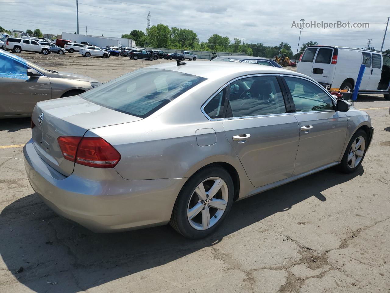 2014 Volkswagen Passat S Silver vin: 1VWAT7A3XEC040683