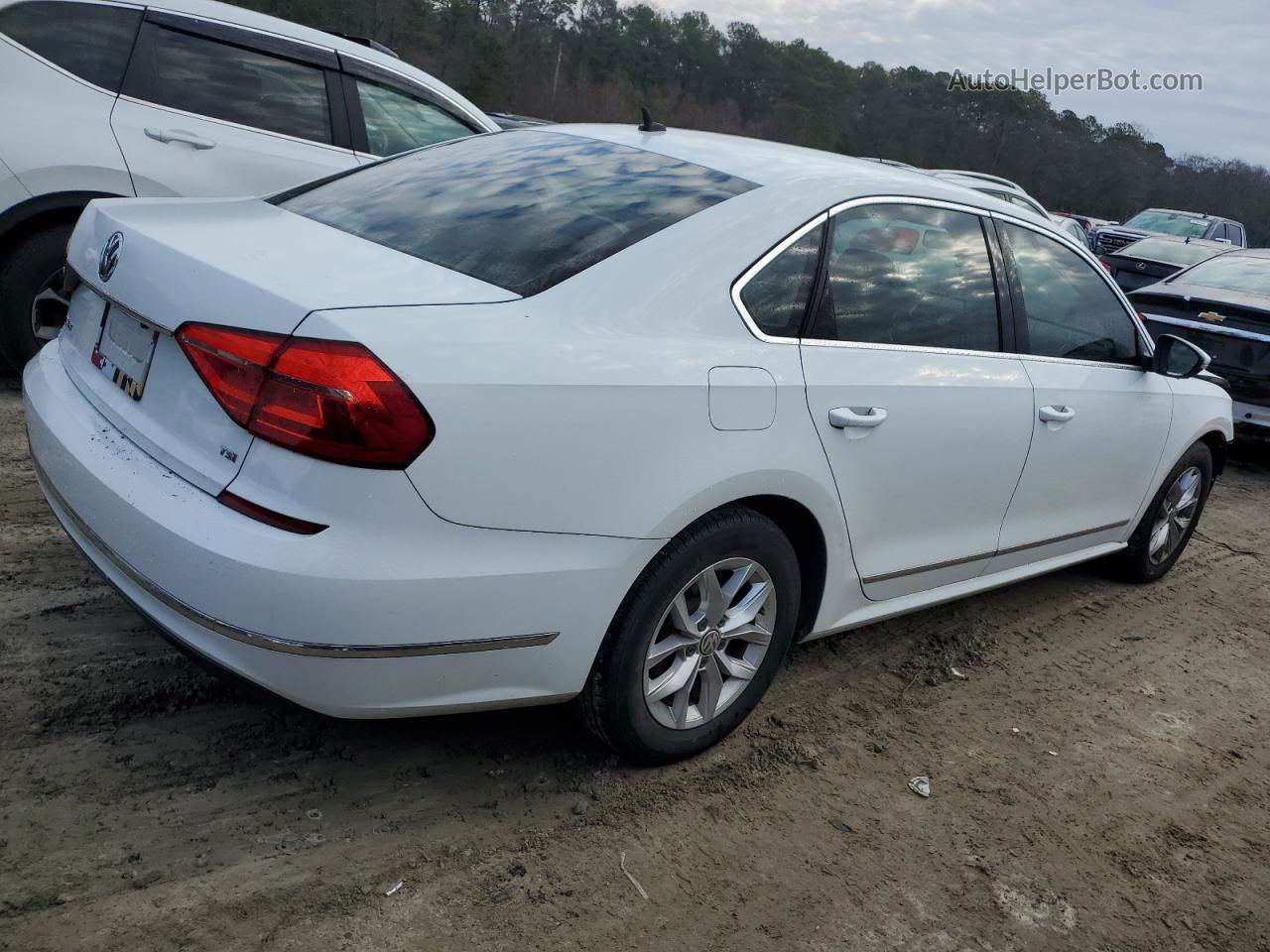 2016 Volkswagen Passat S Белый vin: 1VWAT7A3XGC029184