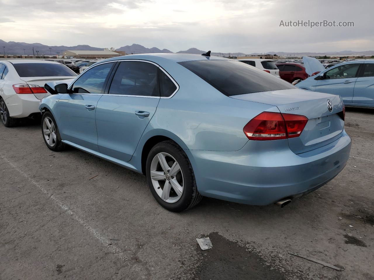 2013 Volkswagen Passat Se Blue vin: 1VWBP7A30DC045009