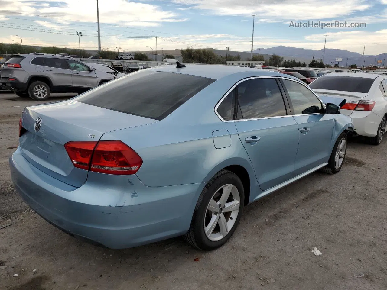 2013 Volkswagen Passat Se Blue vin: 1VWBP7A30DC045009