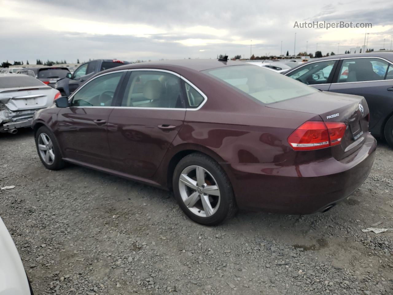 2013 Volkswagen Passat Se Burgundy vin: 1VWBP7A30DC111302