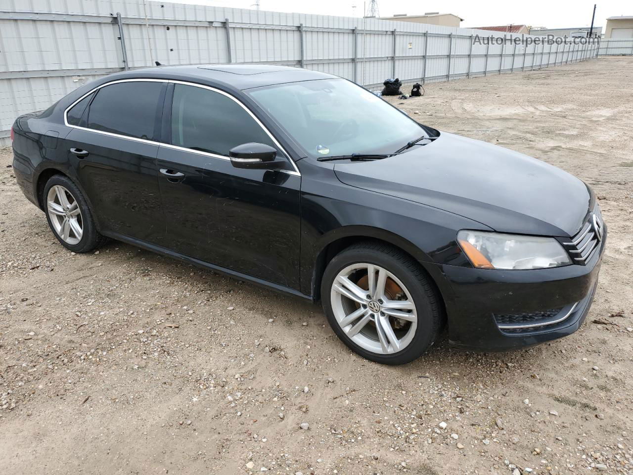 2014 Volkswagen Passat Se Black vin: 1VWBS7A37EC103357