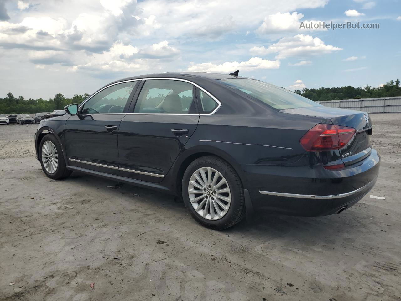 2017 Volkswagen Passat Se Черный vin: 1VWBT7A32HC005001