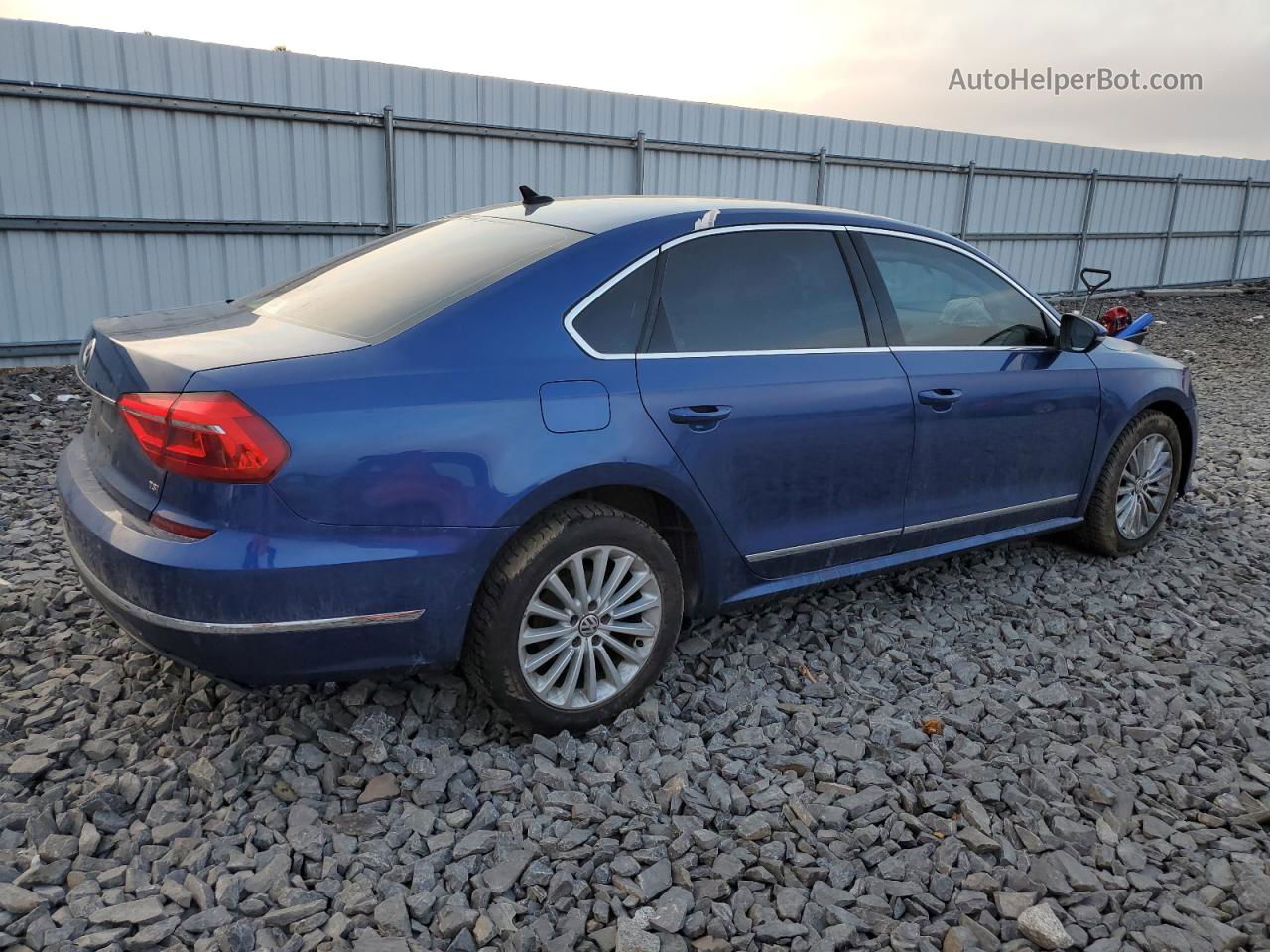 2016 Volkswagen Passat Se Blue vin: 1VWBT7A37GC040275