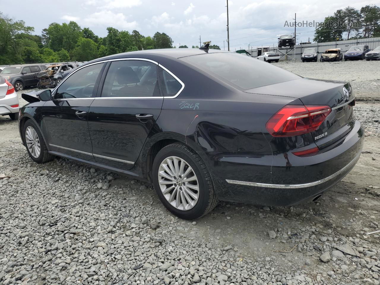 2017 Volkswagen Passat Se Black vin: 1VWBT7A37HC052377