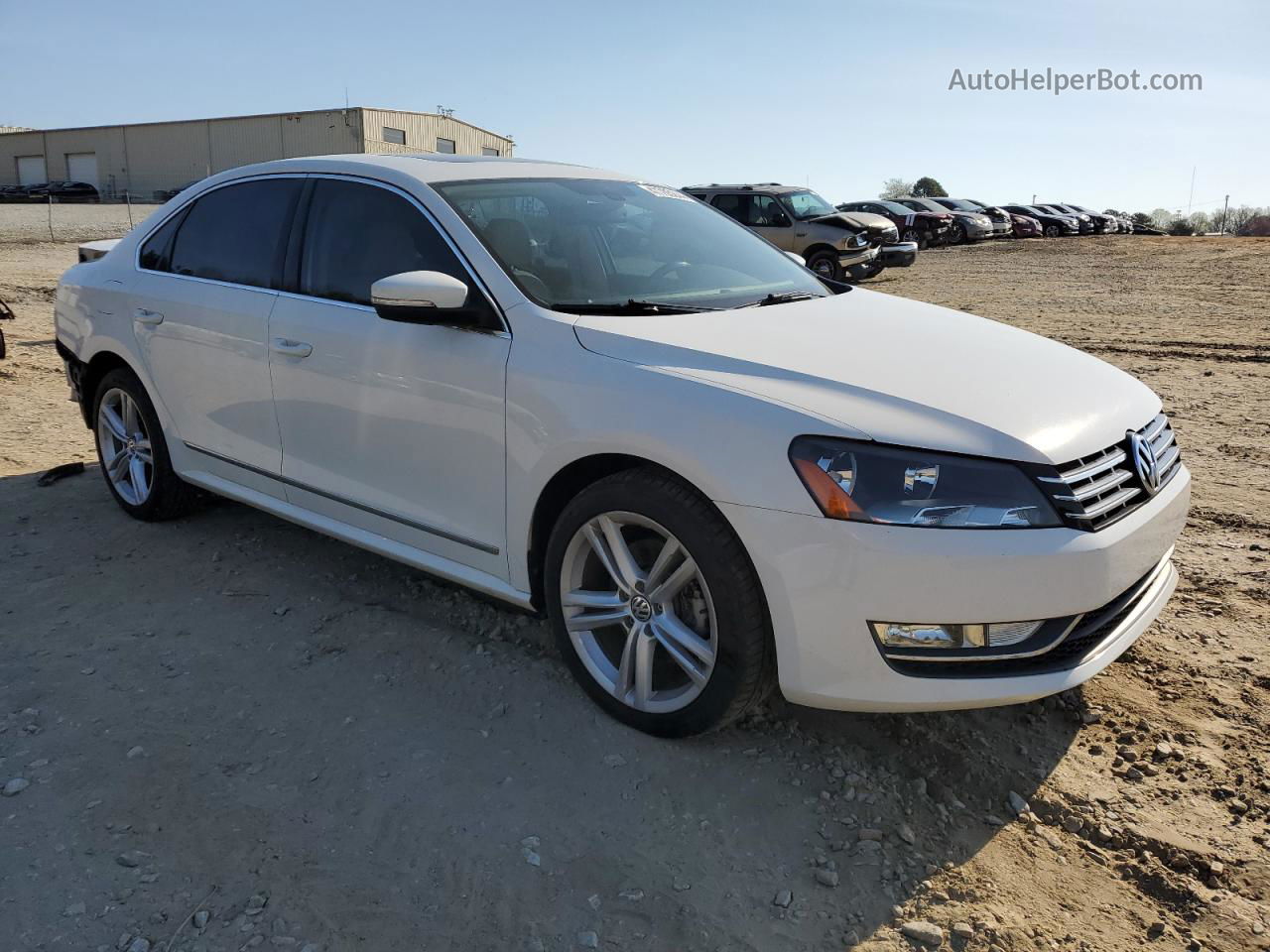 2013 Volkswagen Passat Sel Белый vin: 1VWCM7A32DC055750