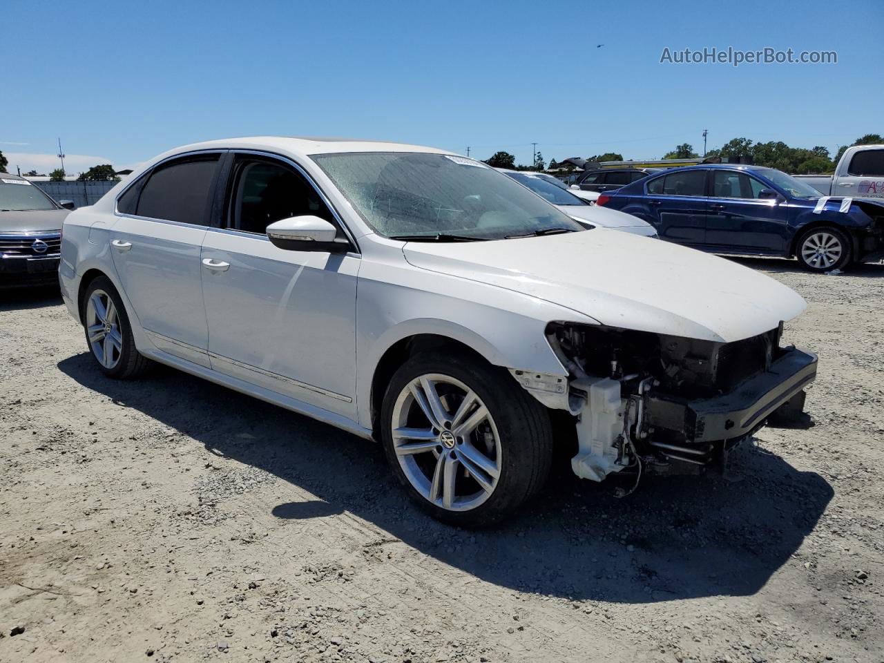 2012 Volkswagen Passat Sel White vin: 1VWCM7A3XCC008884