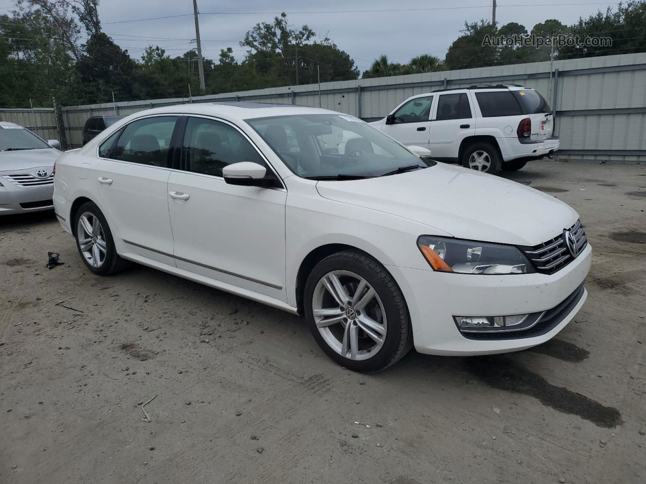 2014 Volkswagen Passat Sel White vin: 1VWCN7A31EC044656