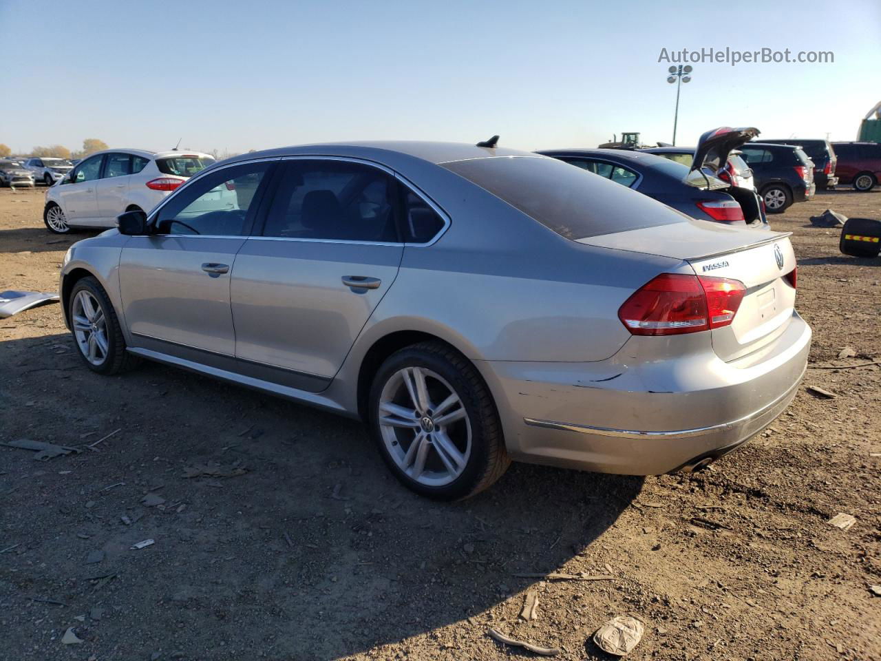 2013 Volkswagen Passat Sel Серебряный vin: 1VWCN7A32DC076580