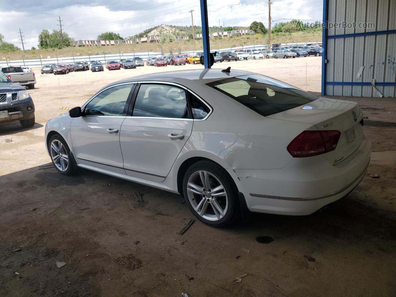 2013 Volkswagen Passat Sel White vin: 1VWCN7A33DC147088