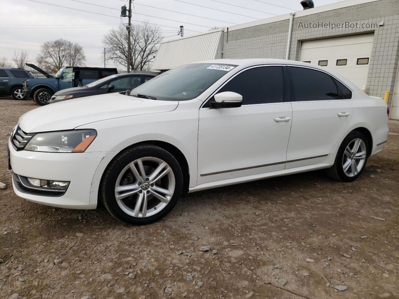 2013 Volkswagen Passat Sel White vin: 1VWCN7A34DC144345