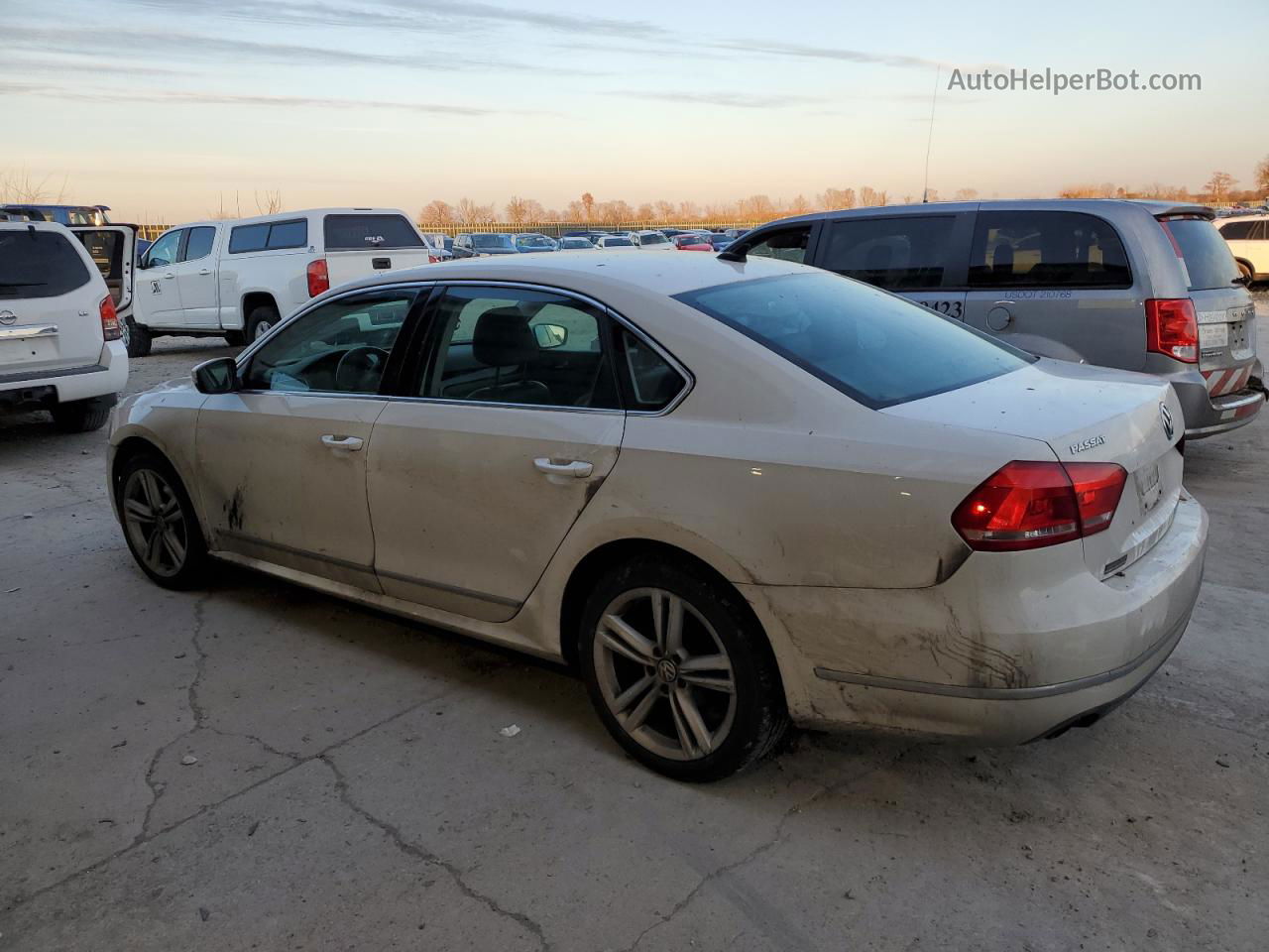 2014 Volkswagen Passat Sel White vin: 1VWCN7A37EC025237