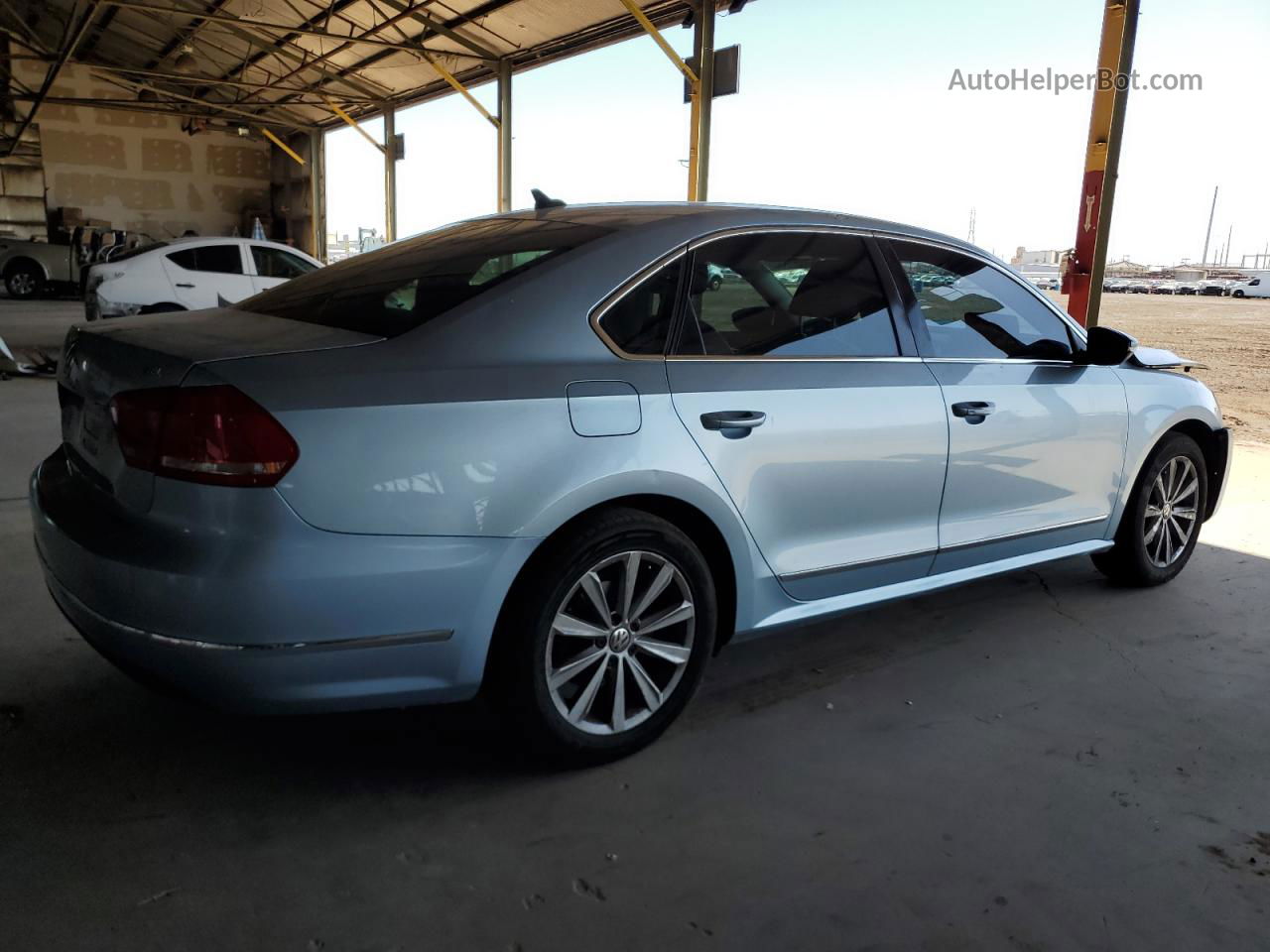 2012 Volkswagen Passat Sel Blue vin: 1VWCP7A30CC040878