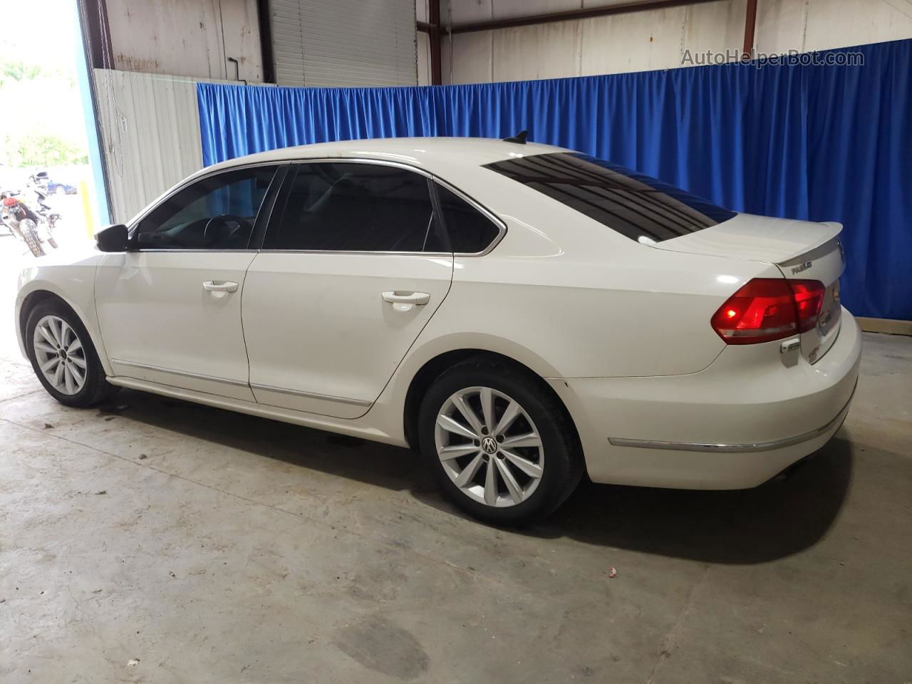 2013 Volkswagen Passat Sel White vin: 1VWCP7A33DC067980