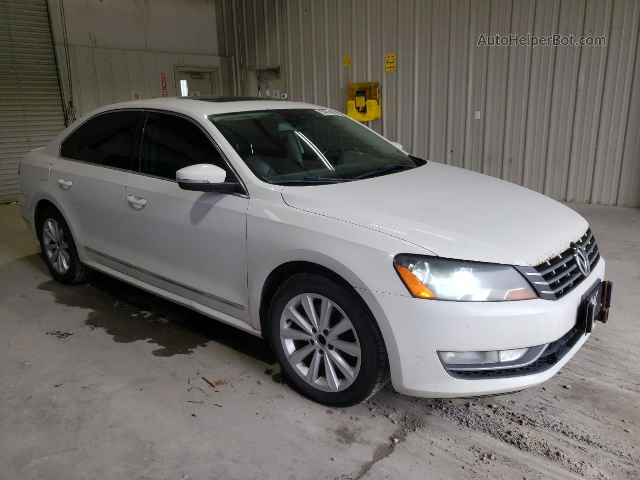 2013 Volkswagen Passat Sel White vin: 1VWCP7A33DC067980