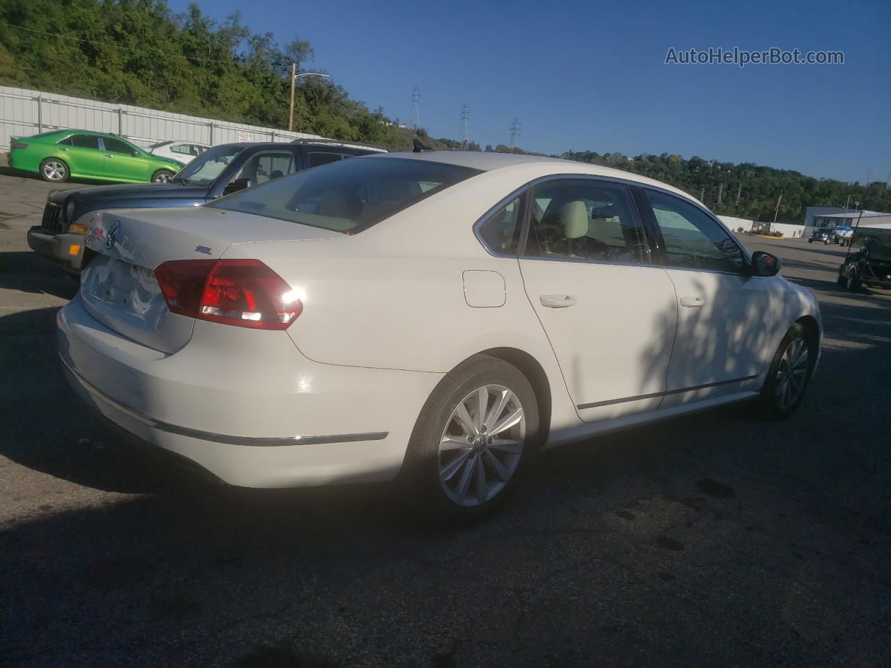 2013 Volkswagen Passat Sel White vin: 1VWCP7A39DC149907