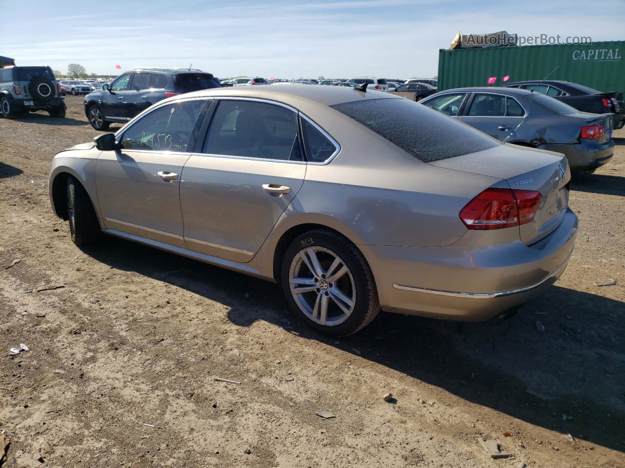 2015 Volkswagen Passat Sel Золотой vin: 1VWCT7A30FC075503