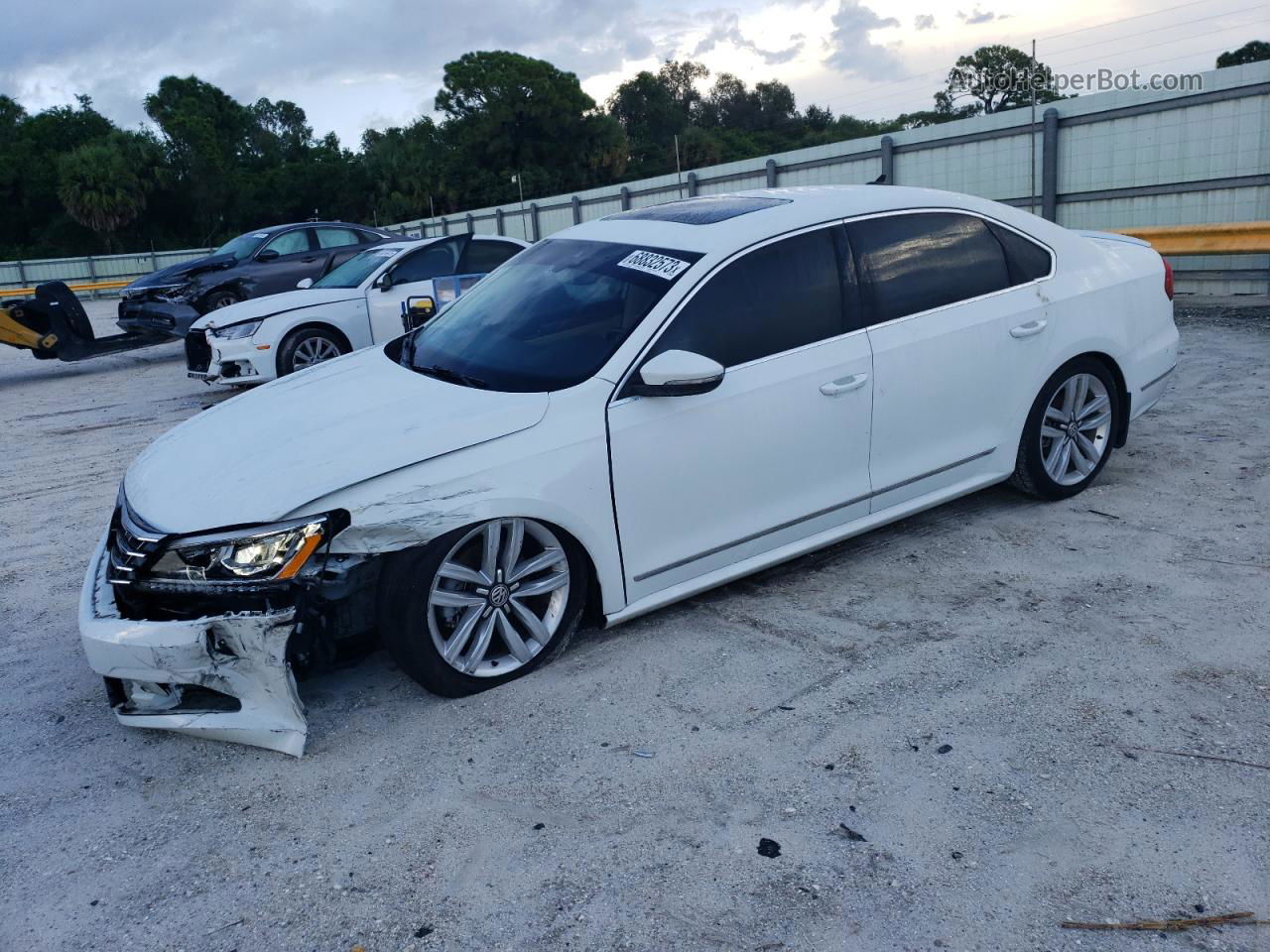 2017 Volkswagen Passat Sel Premium White vin: 1VWCT7A36HC054495