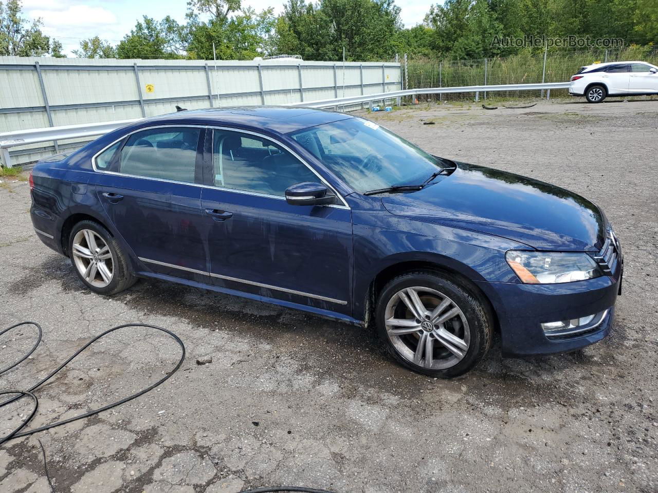 2014 Volkswagen Passat Sel Blue vin: 1VWCT7A39EC063817