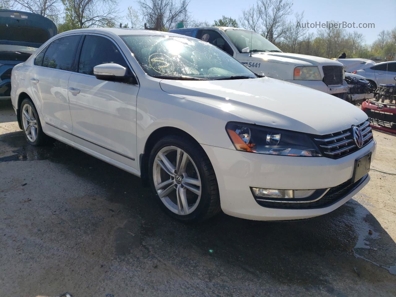 2015 Volkswagen Passat Sel Белый vin: 1VWCV7A37FC084306