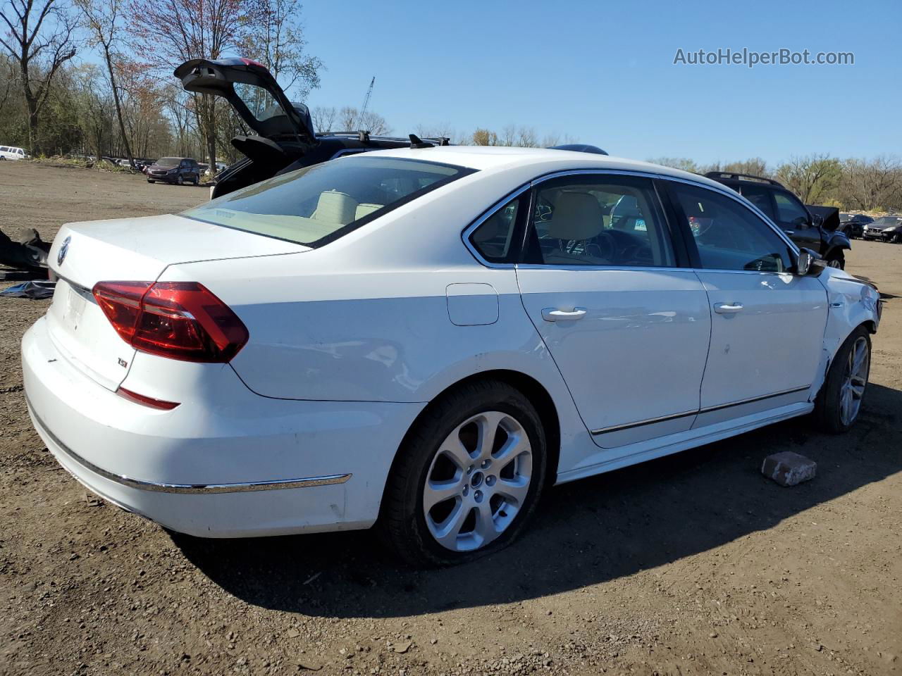 2017 Volkswagen Passat R-line White vin: 1VWDT7A31HC034109