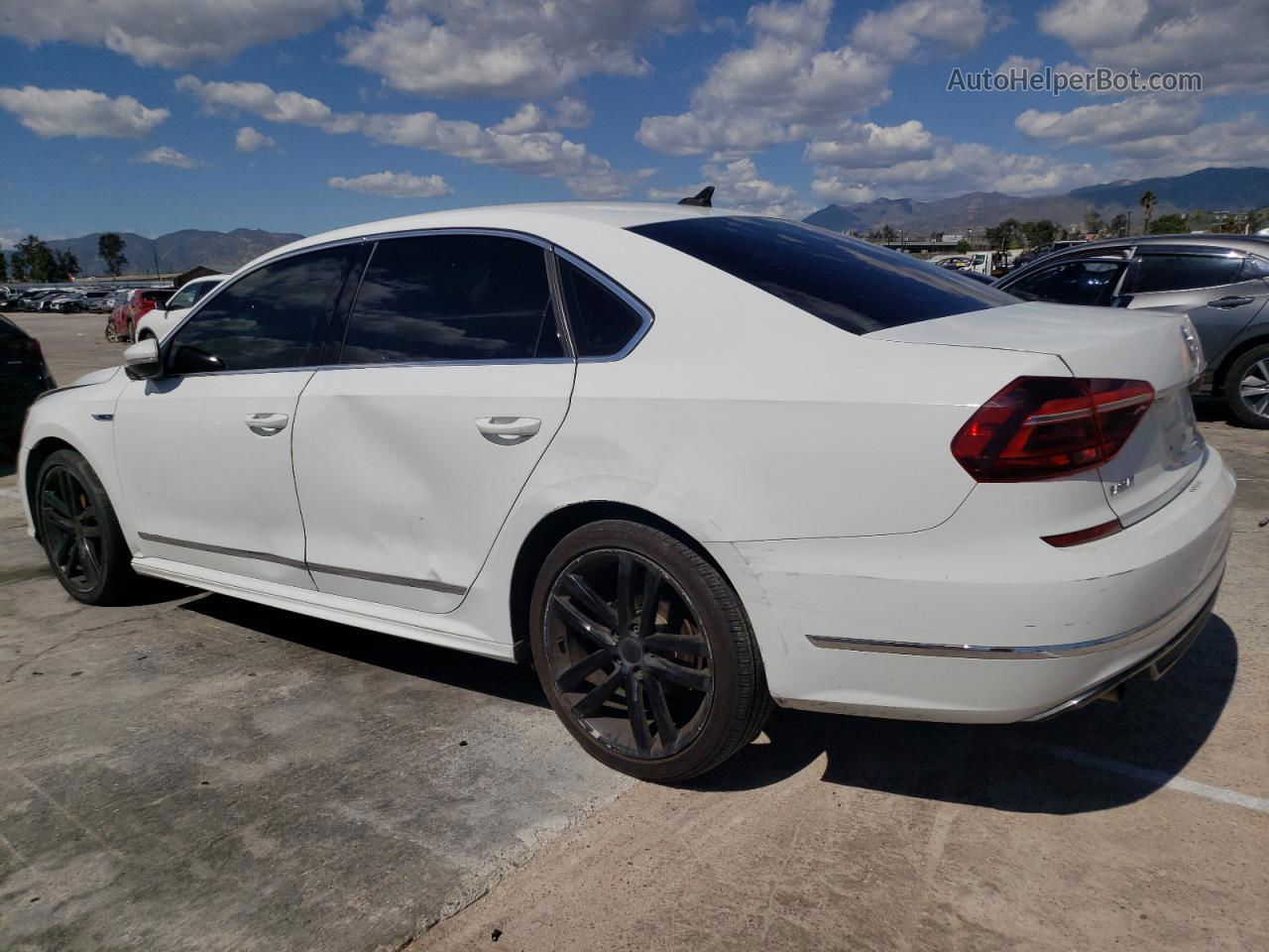 2017 Volkswagen Passat R-line White vin: 1VWDT7A32HC062243