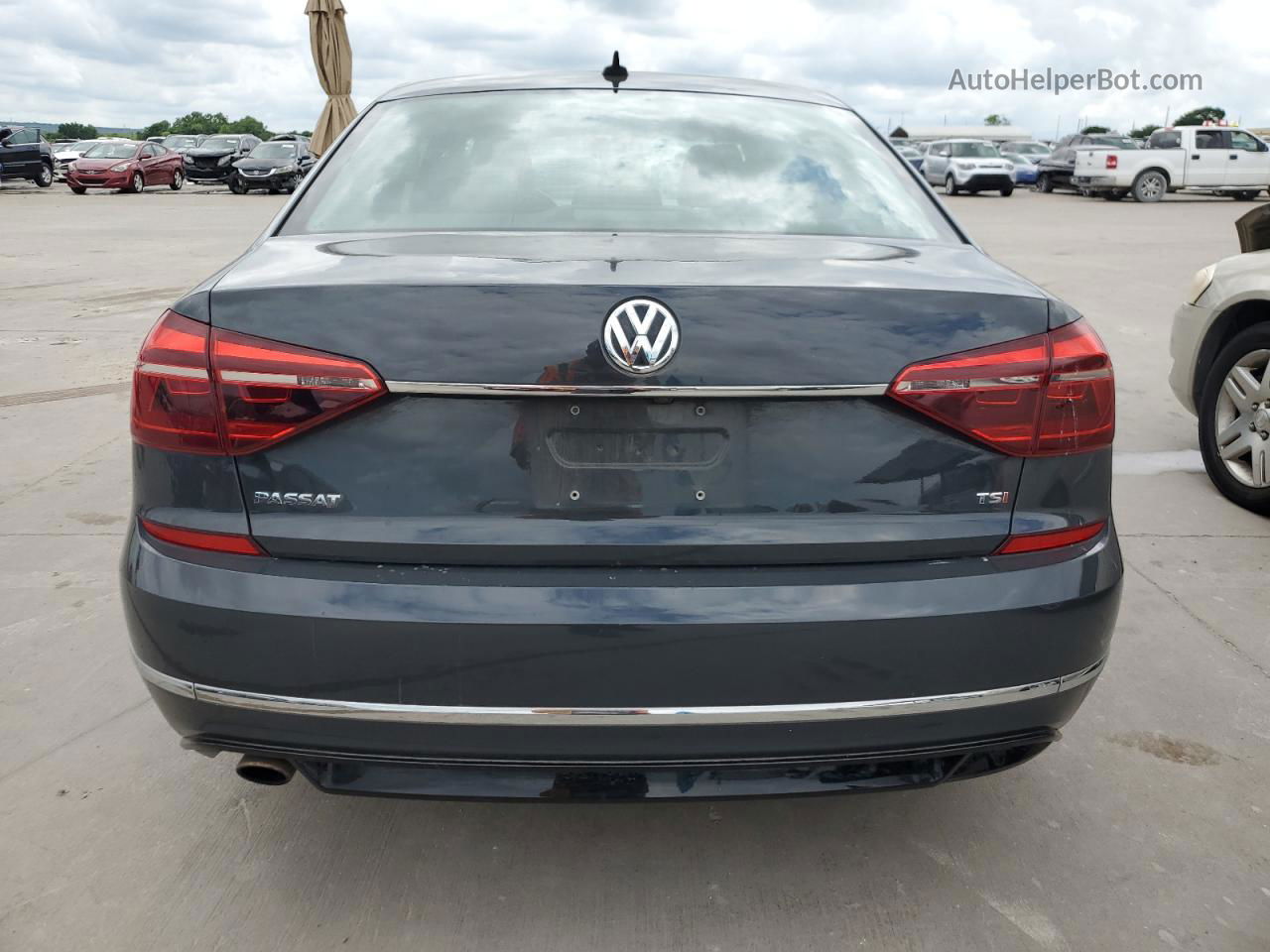 2017 Volkswagen Passat R-line Серый vin: 1VWDT7A34HC007129