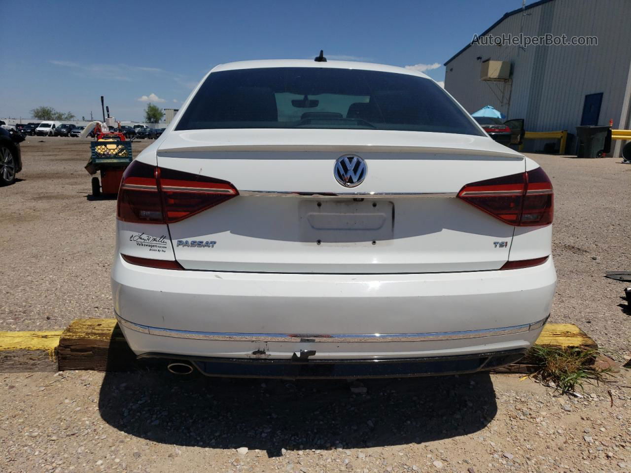 2017 Volkswagen Passat R-line Белый vin: 1VWDT7A38HC072243