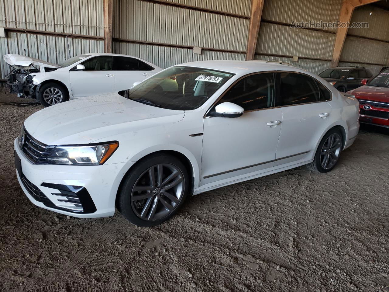 2017 Volkswagen Passat R-line Белый vin: 1VWDT7A39HC001956