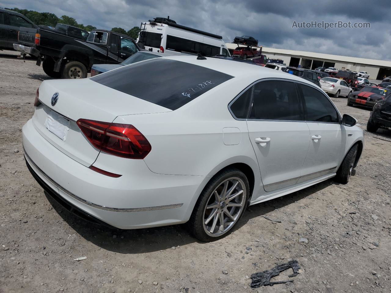 2017 Volkswagen Passat R-line White vin: 1VWDT7A39HC043365