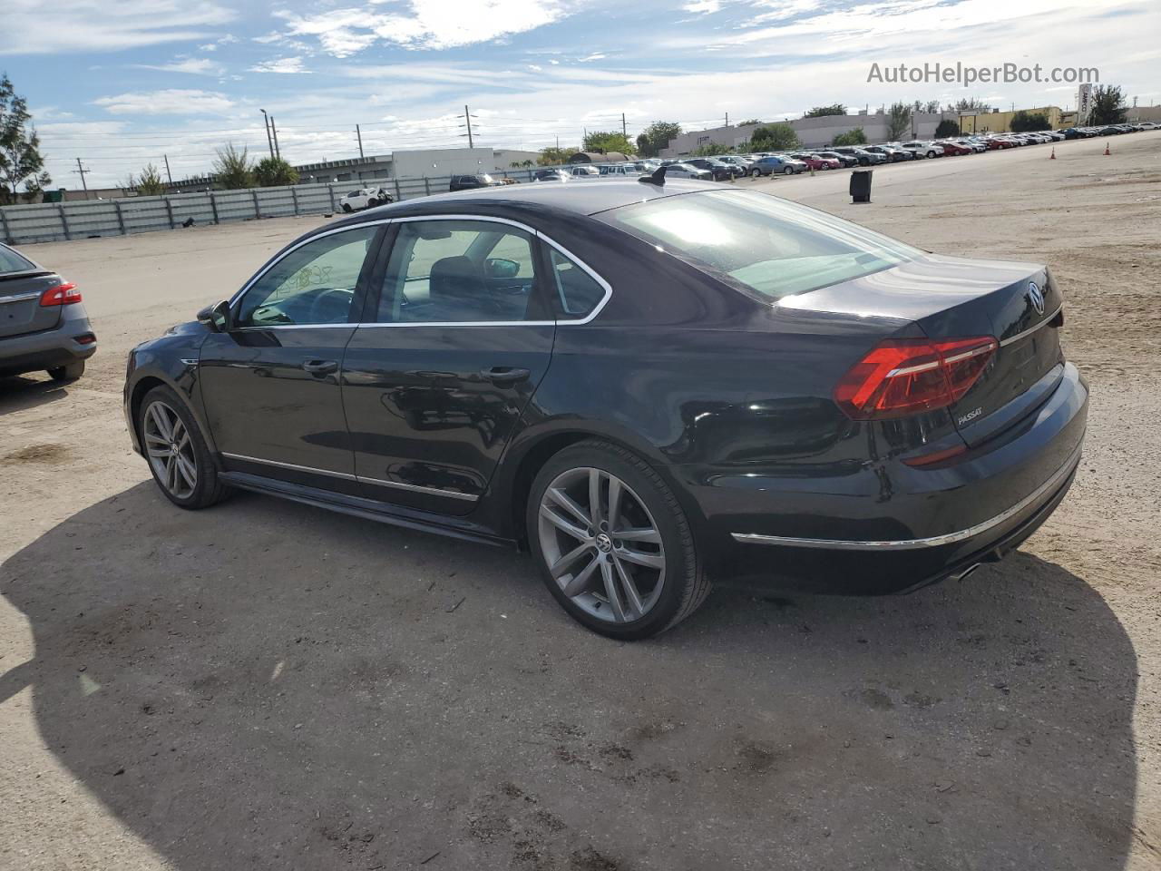 2017 Volkswagen Passat R-line Черный vin: 1VWDT7A39HC056665