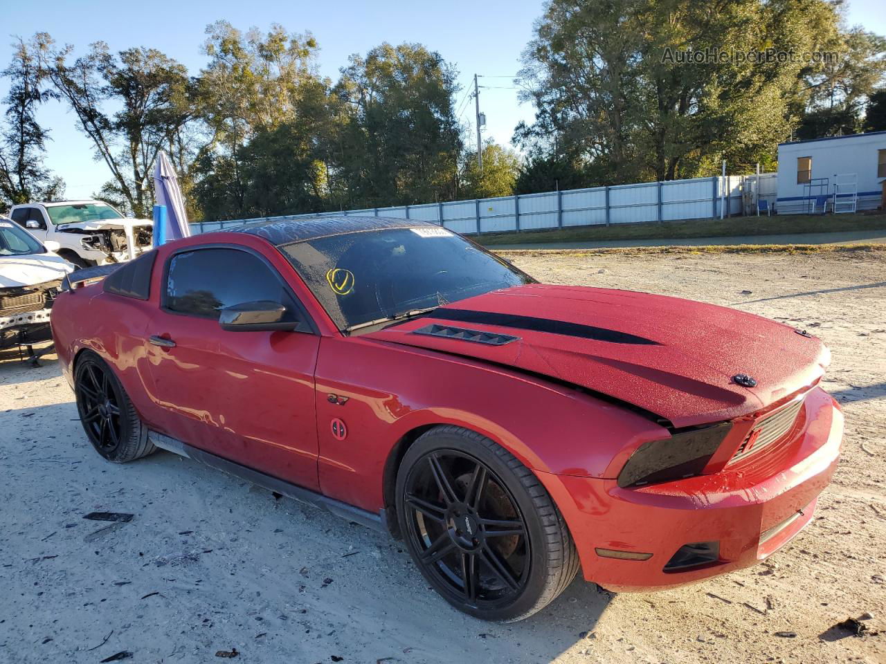 2011 Ford Mustang  Red vin: 1ZVBP8AM0B5166400