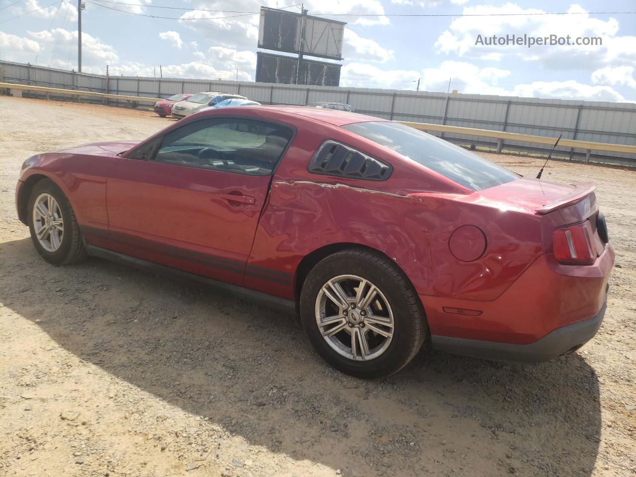 2011 Ford Mustang  Red vin: 1ZVBP8AM3B5135805