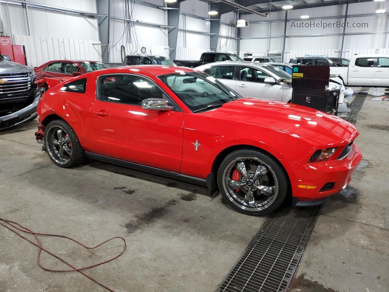 2011 Ford Mustang  Red vin: 1ZVBP8AM4B5138826