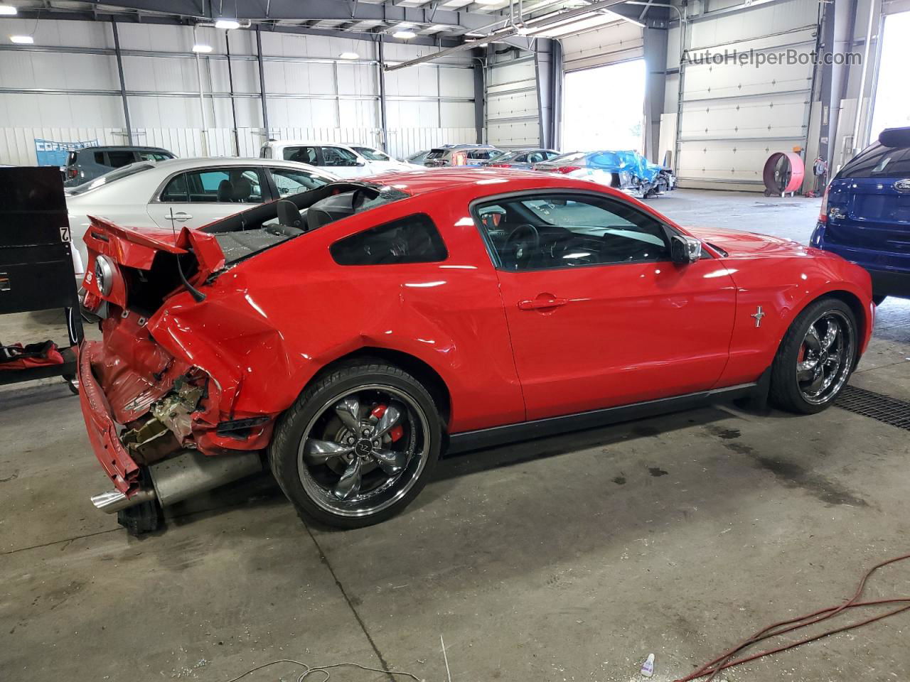 2011 Ford Mustang  Red vin: 1ZVBP8AM4B5138826