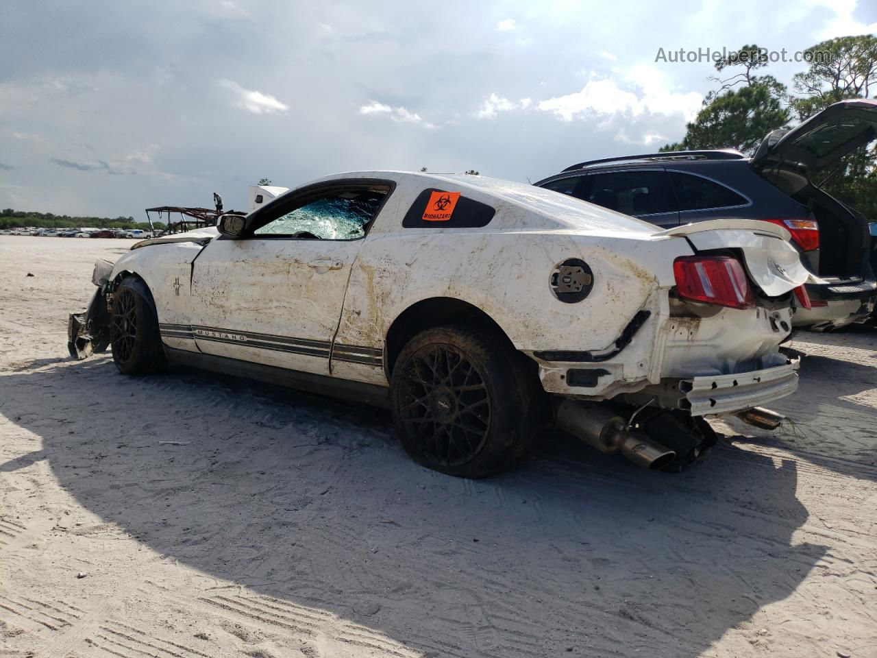 2011 Ford Mustang  Белый vin: 1ZVBP8AM4B5165458